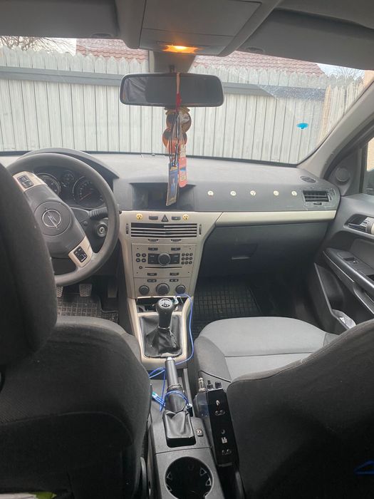 Se vinde opel astra H brek 1.7 an 2009