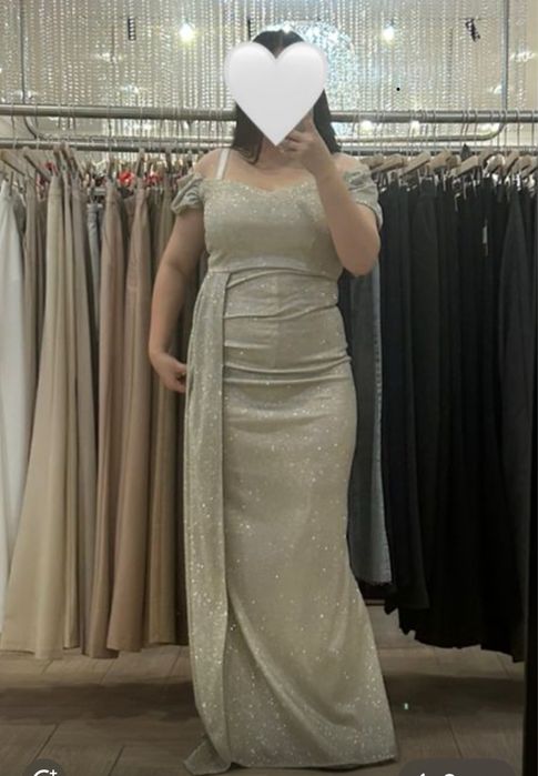 Платье вечернее срочно продается