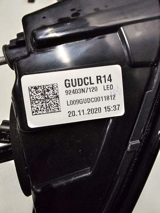 Stop spate central hayon Hyundai Tucson 4 cod : 92403N7120