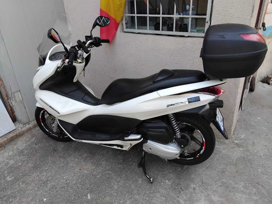 Vand  Honda PCX 125cm³,in stare foarte buna de functionare