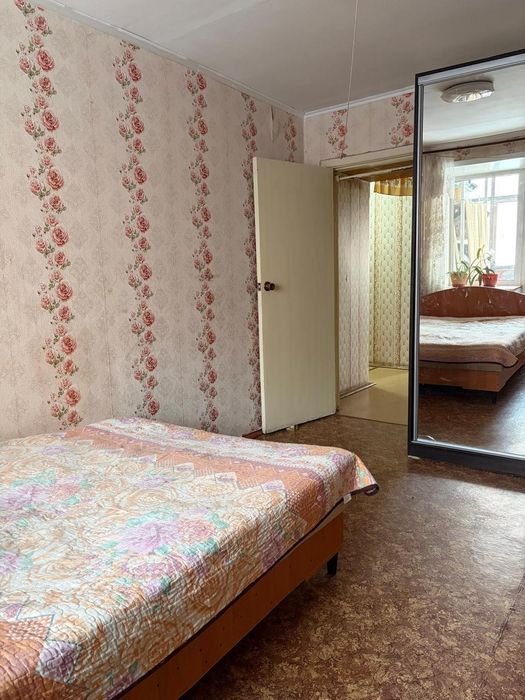 Продам 3 комн квартиру на Бензострое