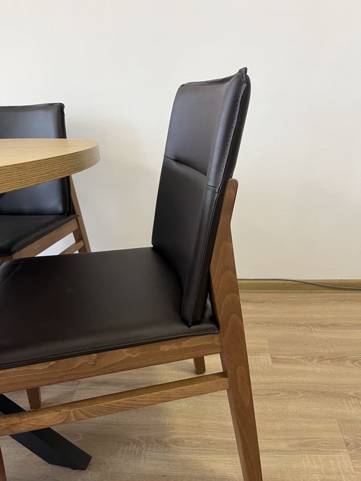 Модерни Тапицирани Столове