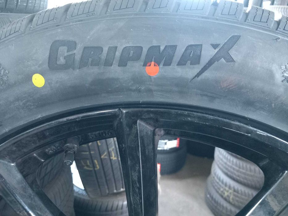 Jante Porsche Cayenne Q7 Touareg Anvelope noi mixte Pirelli 275 45 20