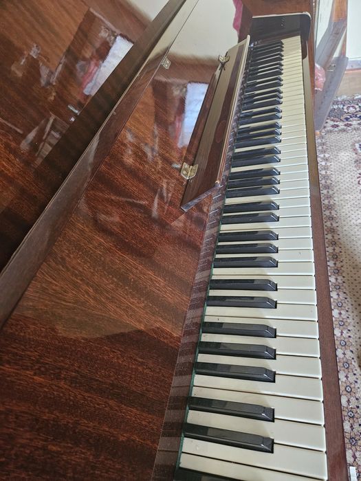 Руско пиано ЧАЙКА в отлично състояние