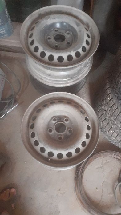 Продаётся комплект штампованных  дисков к