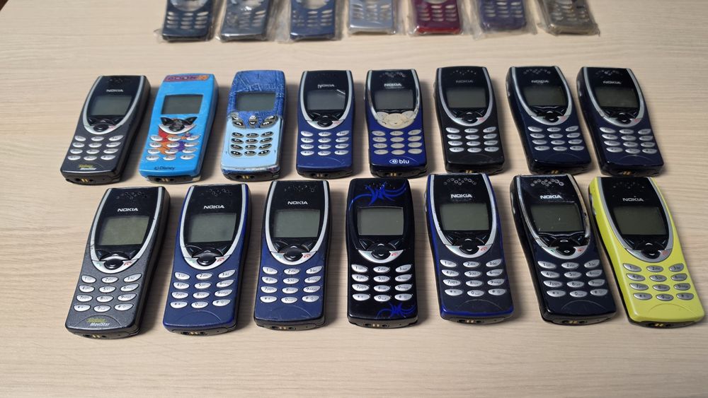 Vand lot de 15 Nokia 8210 de piese