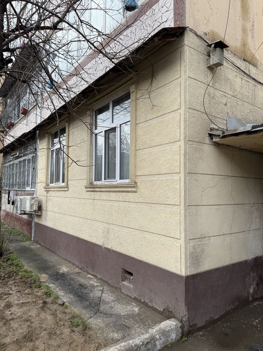 Продаётся 3 ком квартира, 1 этаж 3 хона. Эшонгузар, шакарчи махалла