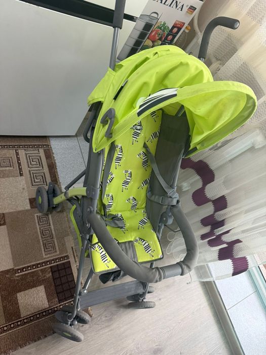 Продам детскую коляску трость