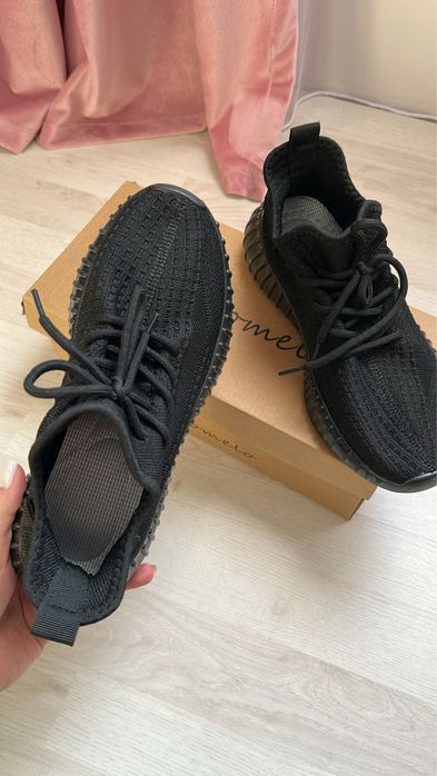 Продаю новые кроссовки иззи