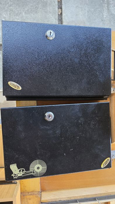 Vând fișete metalice pentru pisto, schimb cu picup cu bluetooth l