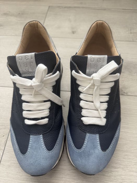 Продам женские кроссовки Laura Bella