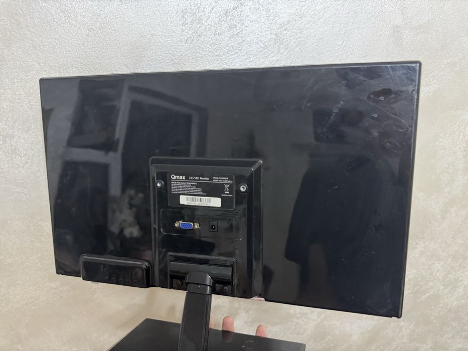 Монитор QMax 18.5 дюймов