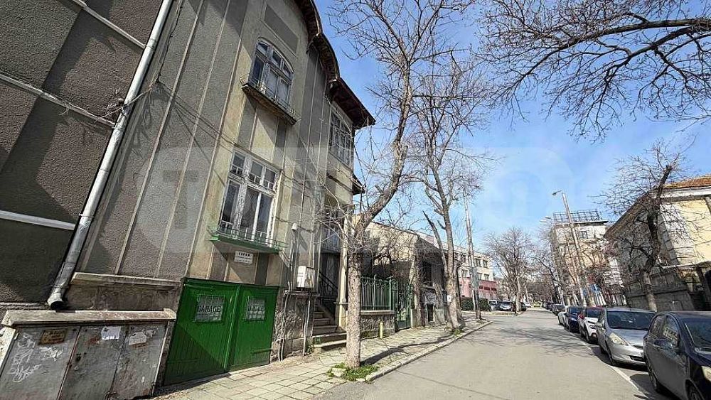 Дава се под наем Офис в Варна, Общината - 80 кв.м за 348.84 € - Снимка #1