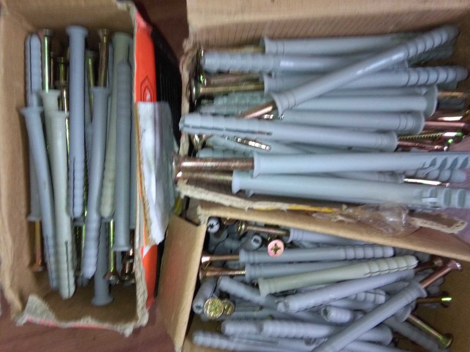 Дюбеля  Шурупы с дюбелем