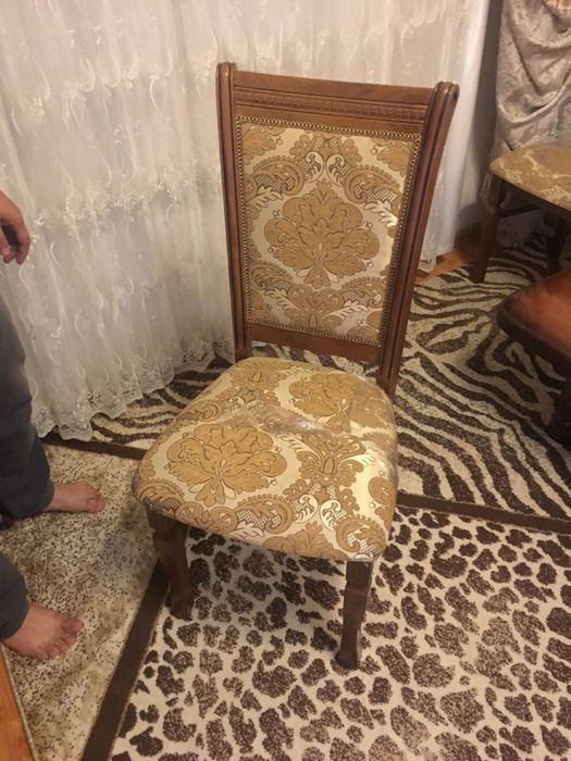 стол и стулья для зала