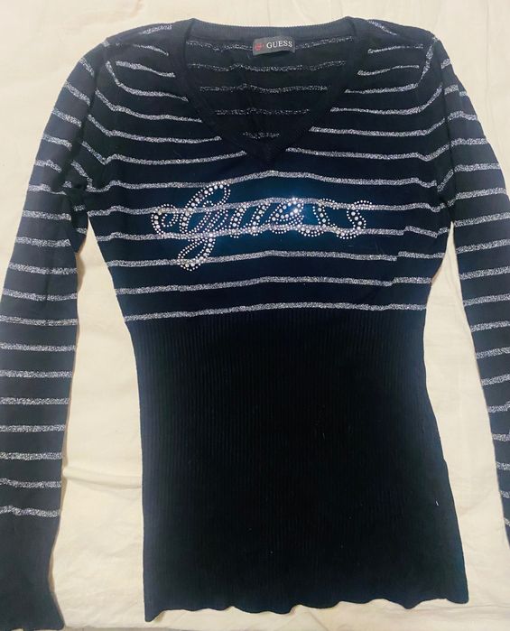 Оригинална блуза на марката Guess,