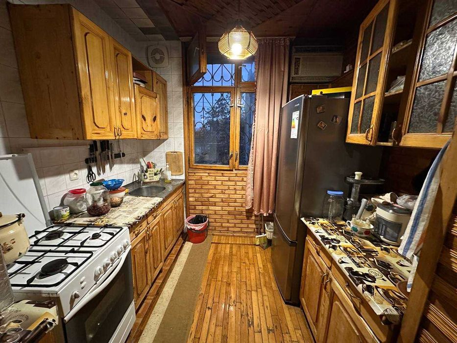 Продаётся 4-ком. квартира в кирпичном доме 77-серия ор-р Махтумкули