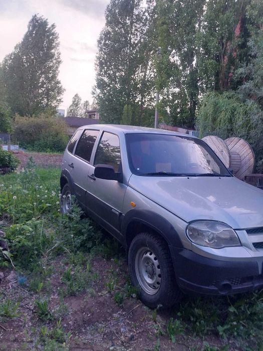 нива шевролет 2011 года бензин
