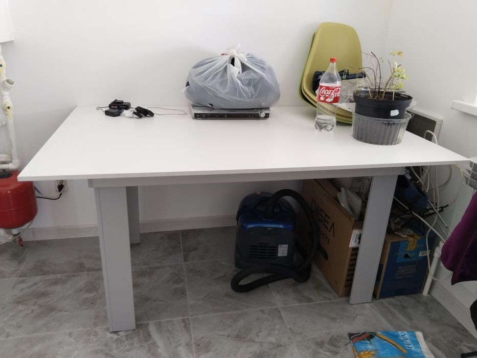 Стол обеденный , большой