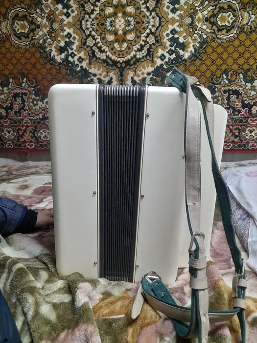 продам хороший баян играет отлично