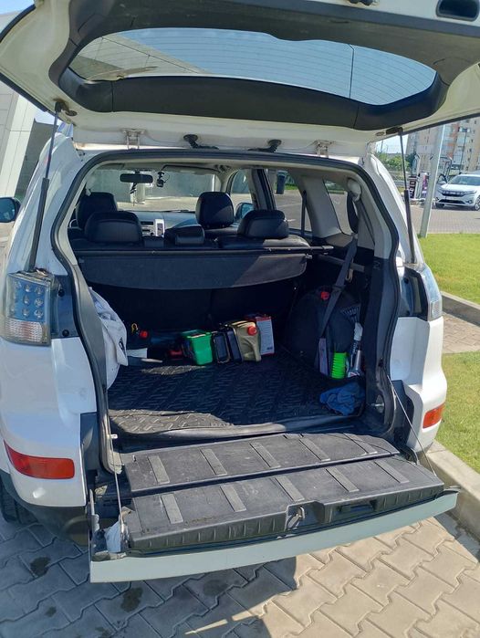 Mitsubishi Outlander 2.0 DiD, 4x4 selectibil, 7 locuri , 3900eur-neg