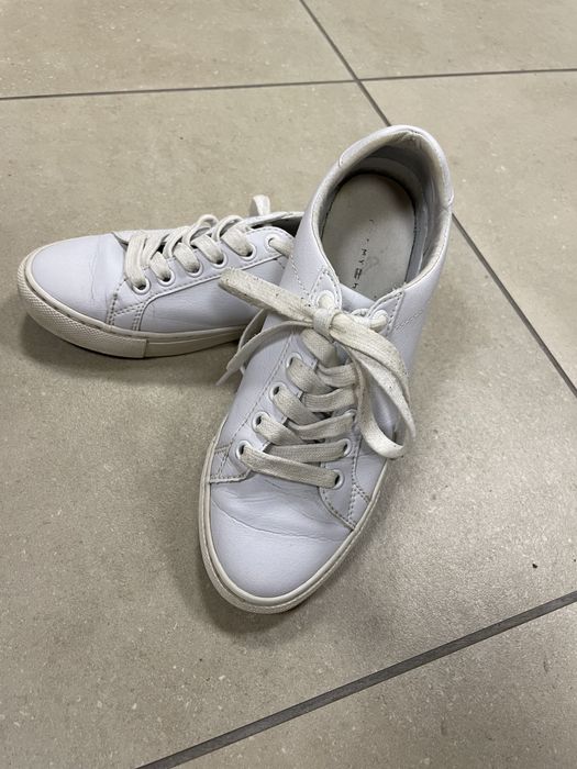 Продавам обувки Tommy Hilfiger