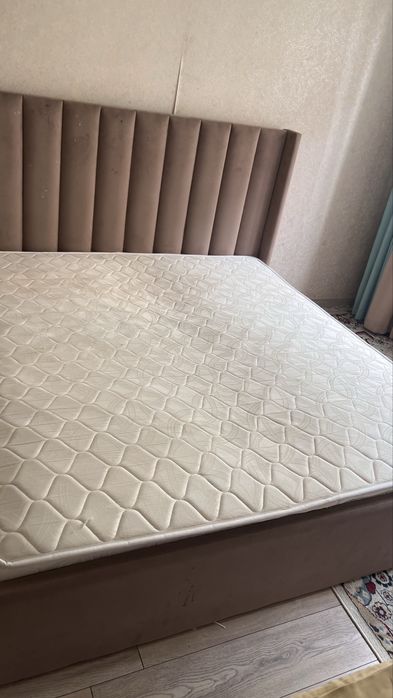 Продам Кровать 180*200. С матрамом.