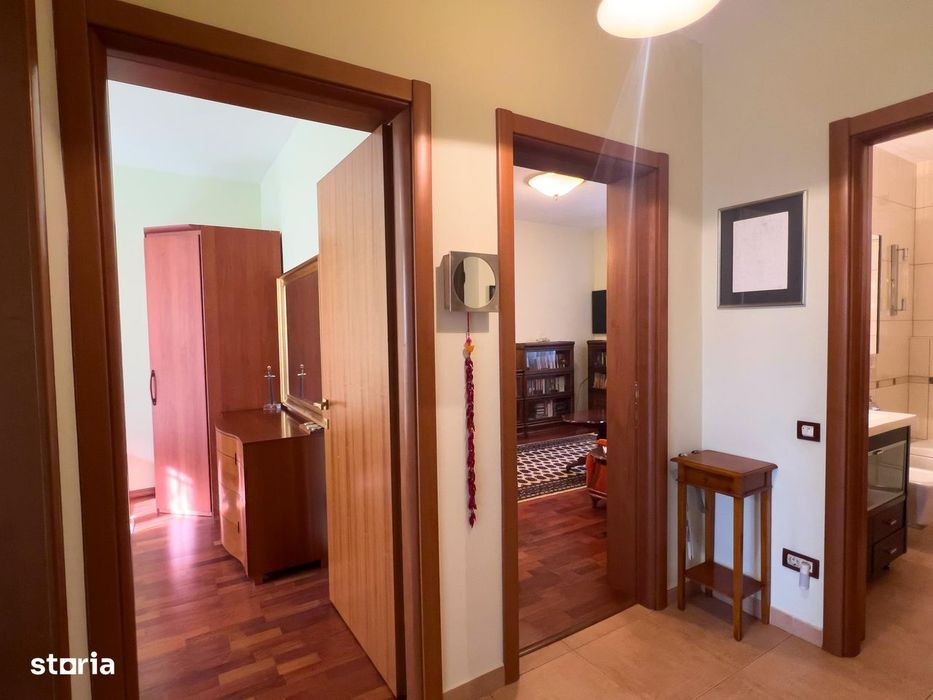 Apartament in vila cu curte la 50 metri de parc.