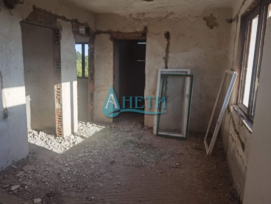 Масивна къща 144м2 с двор 600м2 и гараж 33м2 в с.Подгумер,