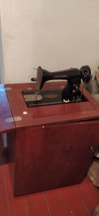 Швейная машинка ножная