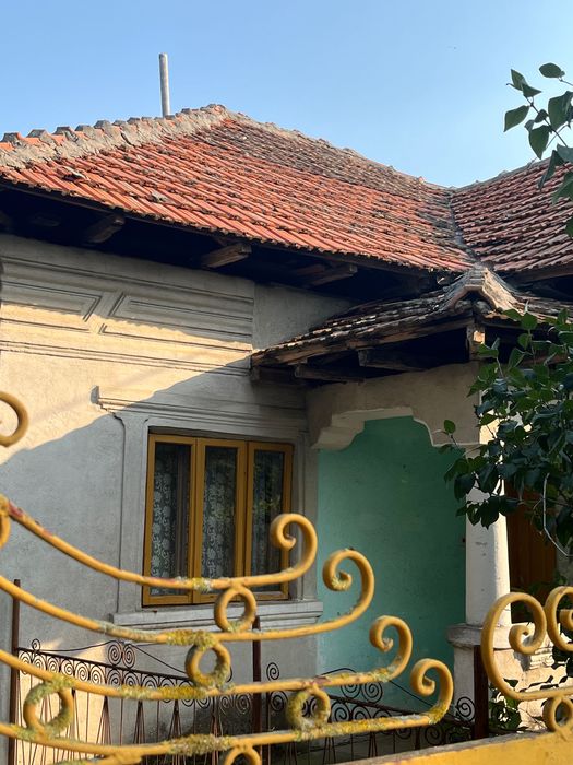 Casă cu teren de vanzare