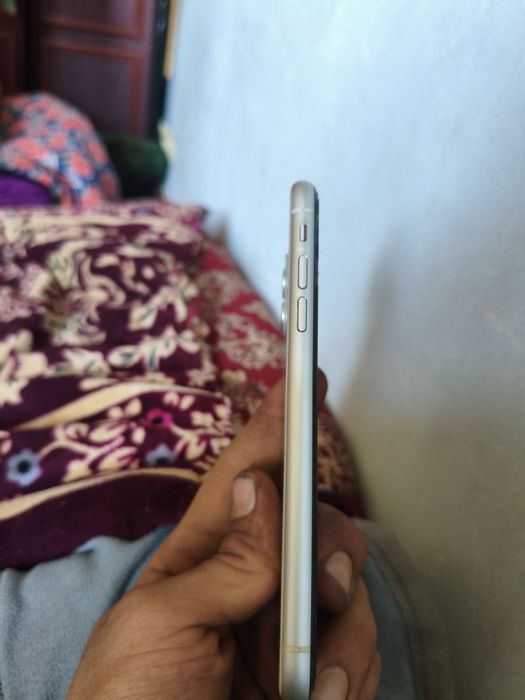 iPhone 11. 128 ГБ 79 yomkst tel rardnoy ochilmagan karopka dakumet yoq