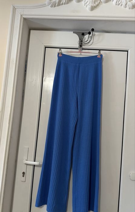 Pantaloni tricotați albastri