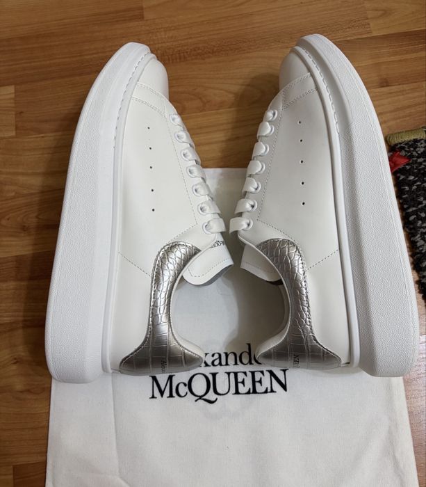 Alexander McQueen 43