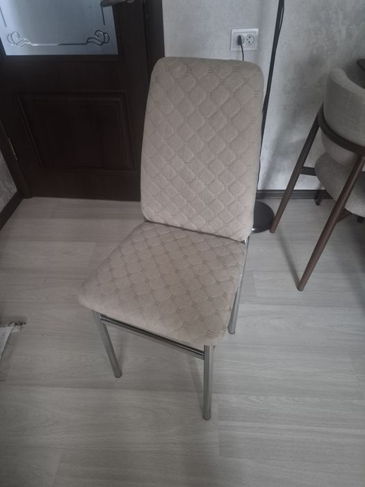 Стулья по 7000 тенге