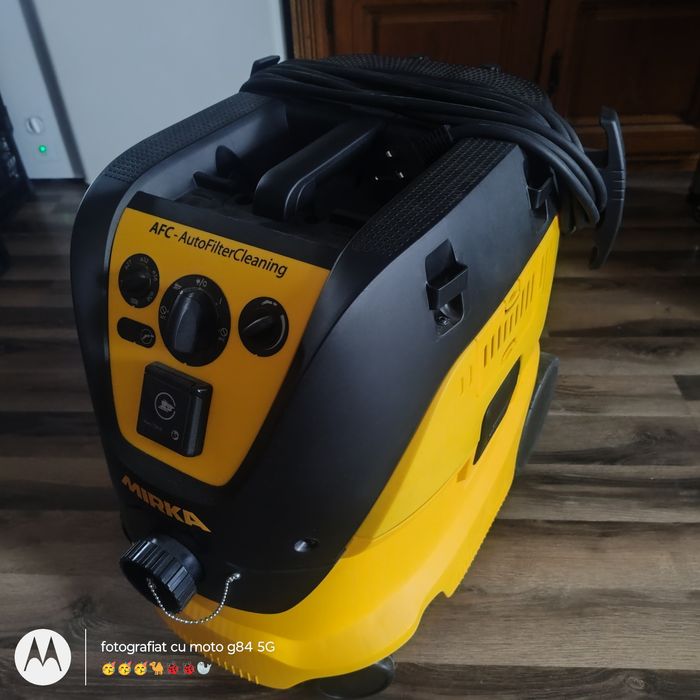 Vând aspirator mirka