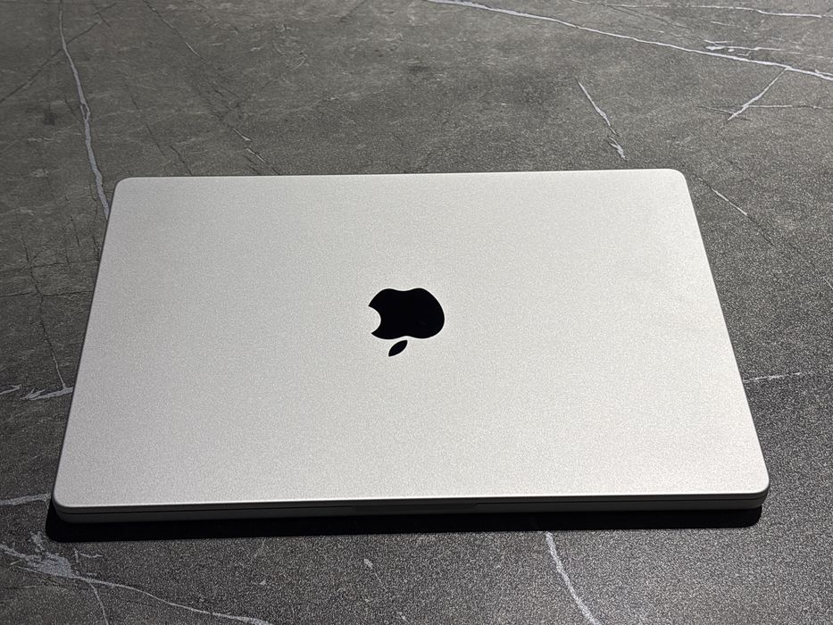 Mac book pro 14. M5 chip 16/512gb