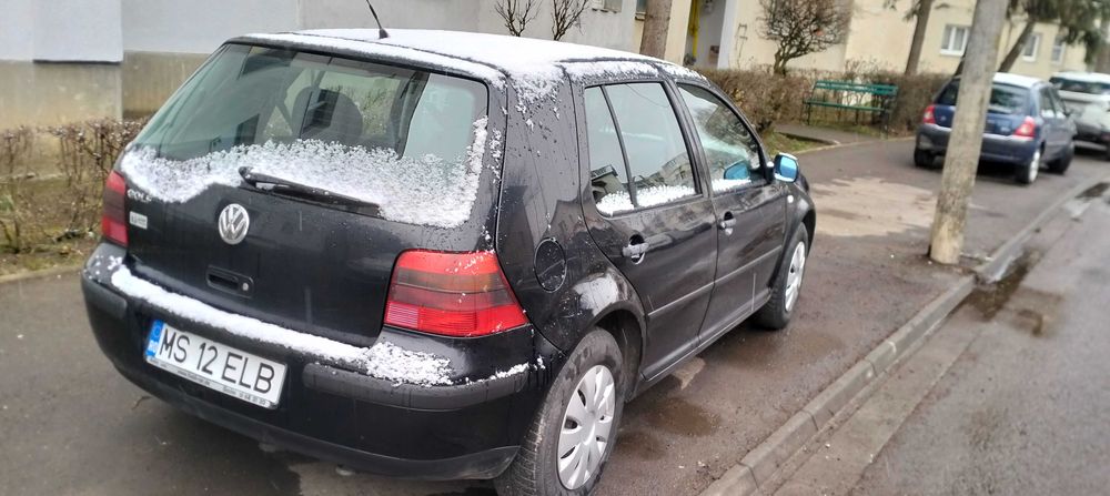 Vând golf IV ,1,4 benzina