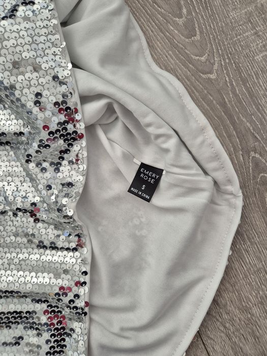 Bluză paiete cu un umăr căzut