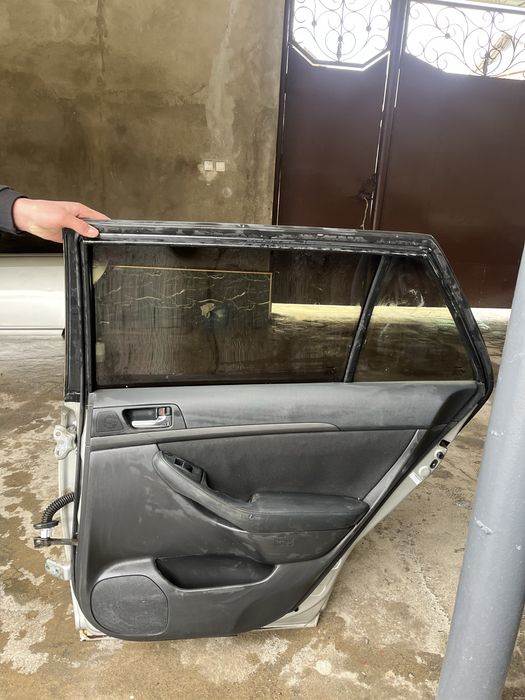 Тайота авенсис!!