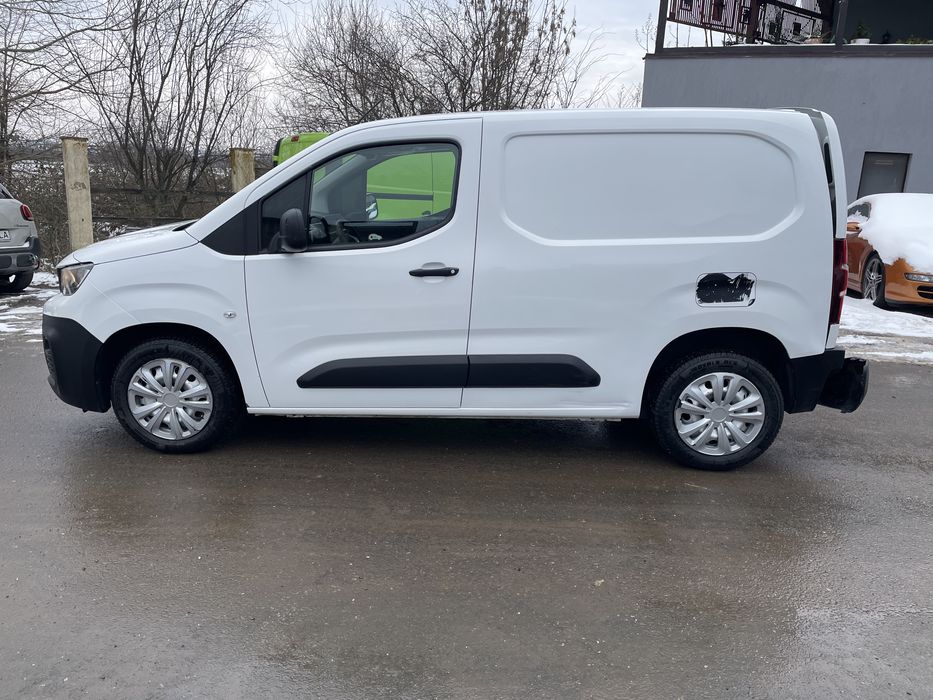 Peugeot Partner 2019 1.5 Diesel avariat spate – merge perfect!