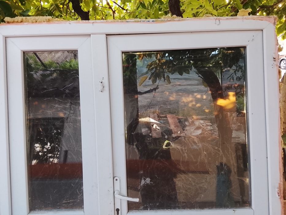 Vând ușă de termopane exterior