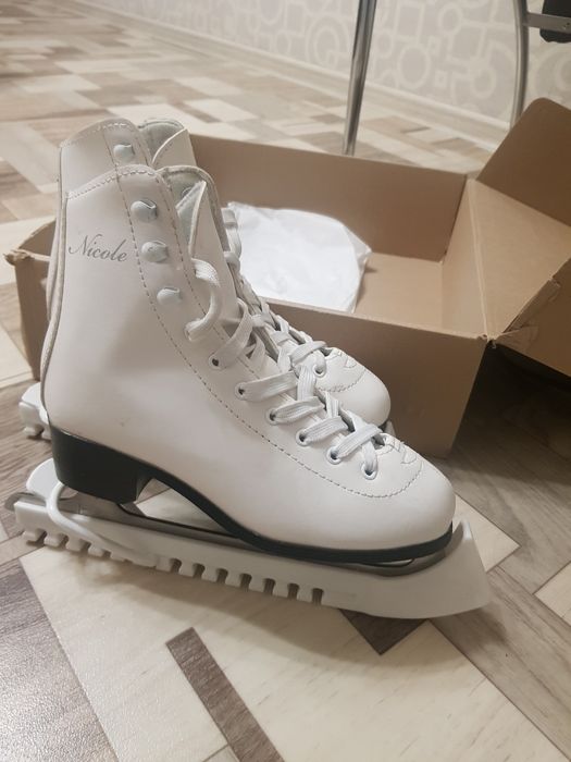 Продаю фигурные коньки