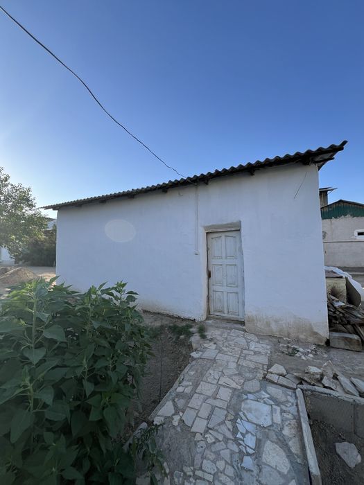 Qorovulbozor tumanida uy sotiladi noturar bilan birga