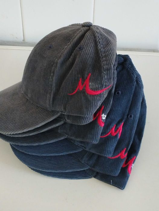 Яке Rav 4.Топли шапки по 10 лв за брой.