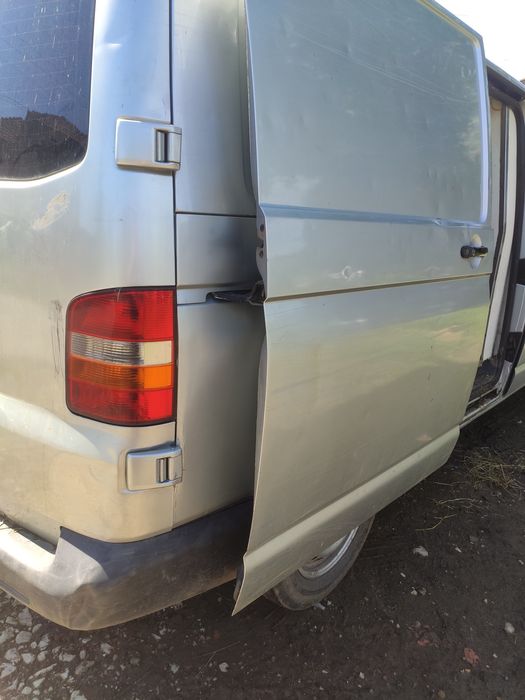 VW Transporter T5 1.9 TDI (105 к.с.) - ХЛАДИЛЕН, обслужена кутия и съединител