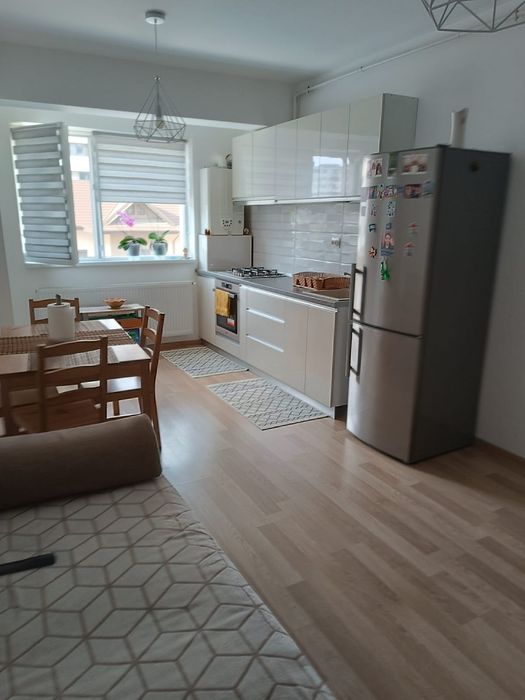 Apartament 3 camere de vanzare