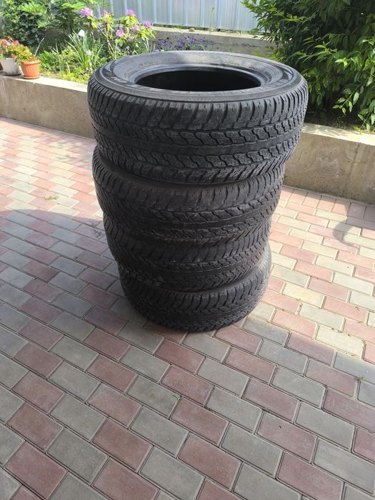 Продам шины на внедорожник