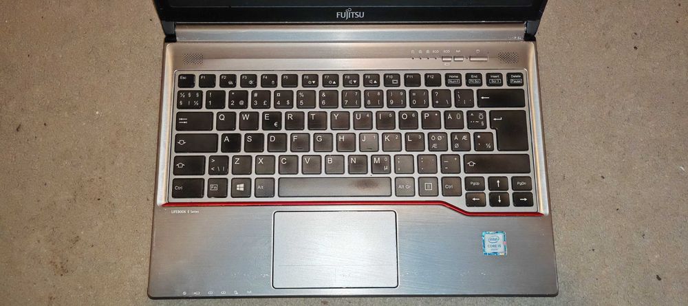 Laptop Fujitsu LifeBook  E736 Intel Core I5 6300U 8gb ddr4 dspy 13,2inch ULTIMELE