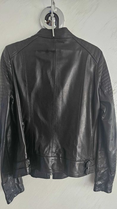 Продавам дамско кожено яке